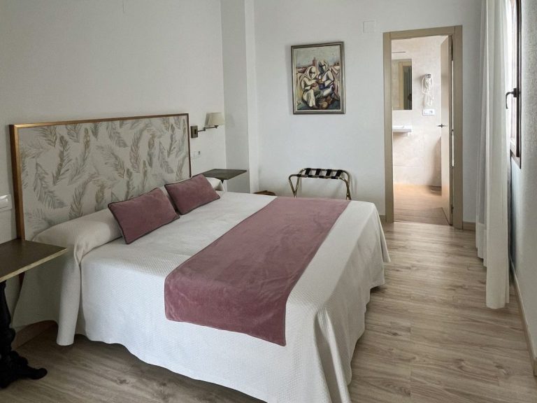 Geräumige und gut durchdachte Zimmer Da im ehemaligen Konvent eingerichtet, sind die Zimmer sehr unterschiedlich