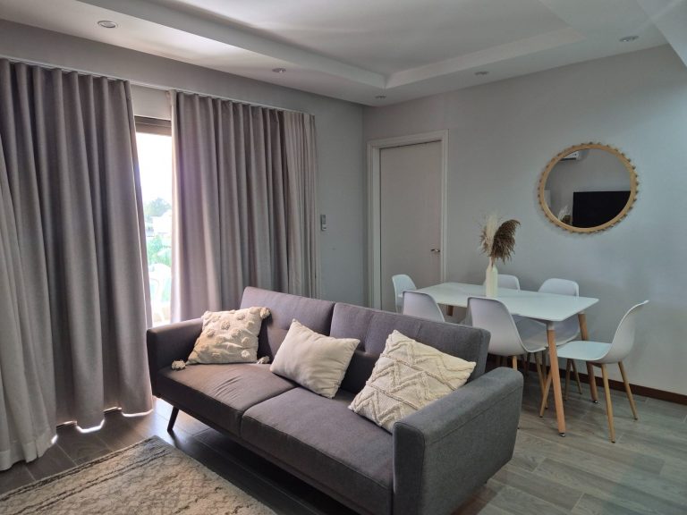 Insgesamt war die Wohnung modern und gemütlich eingerichtet 