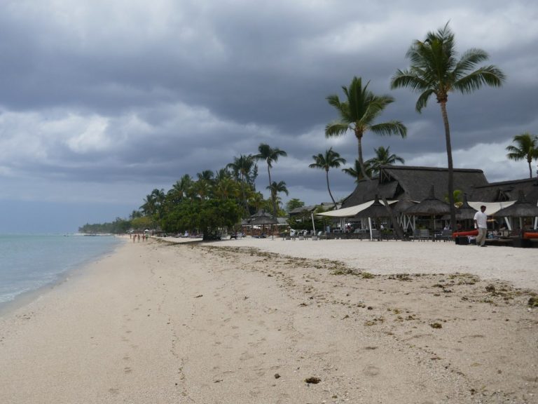 Eines der luxuriösen Resorts am „Flic en Flac Beach“ 