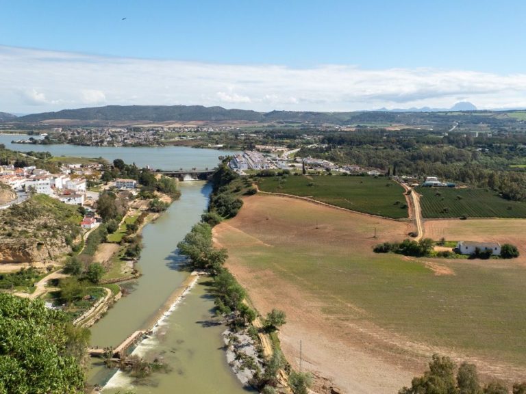 Aussichtspunkt Peña Vieja Im Hintergrund sind die Berge vom Nationalpark „Sierra de Grazalema“ zu sehen
