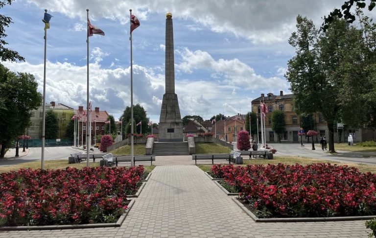Siegesdenkmal für die in der Schlacht von Cēsis gefallenen Letten und Esten 